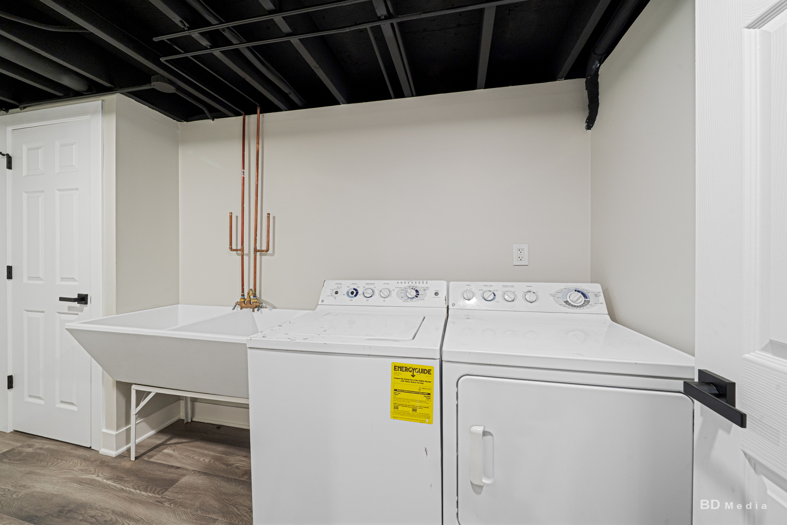 6205 Belmont Road Downers Grove, IL 60516 - Photo 23 of 30 a utility room with dryer and washer