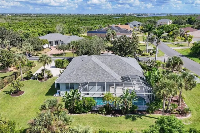 a view of a back yard of the house
