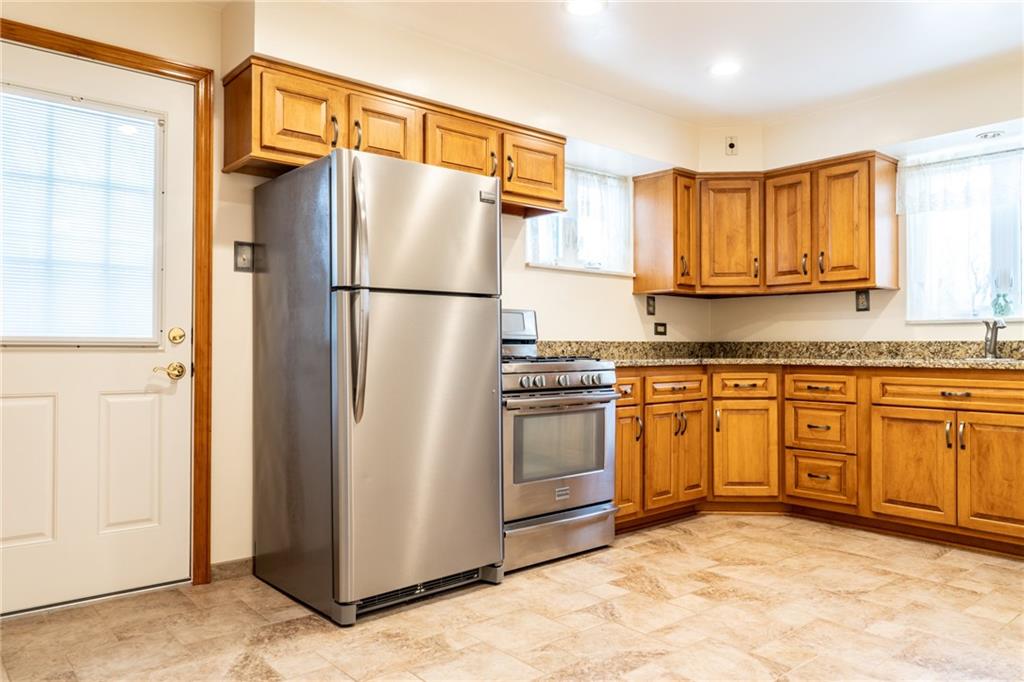 26 Bellview Drive McKees Rocks, PA 15136 - Photo 2 of 25 Gallery Image 2