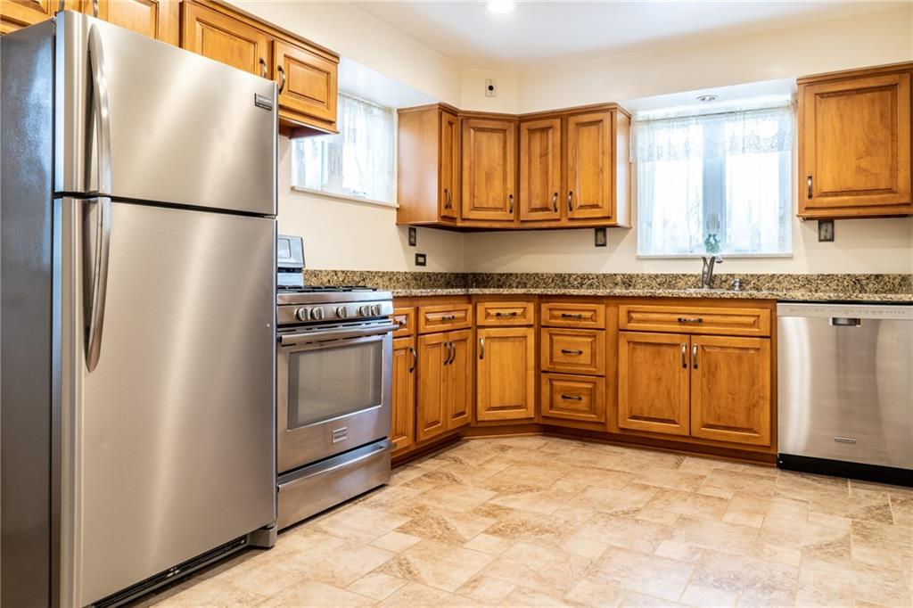 26 Bellview Drive McKees Rocks, PA 15136 - Photo 4 of 25 Gallery Image 4