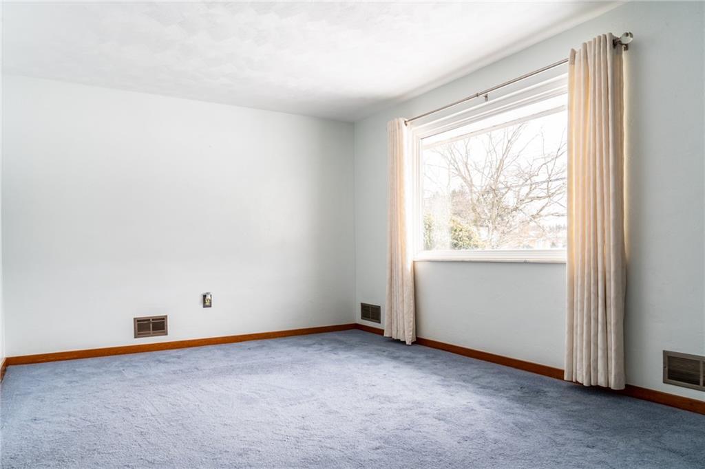 26 Bellview Drive McKees Rocks, PA 15136 - Photo 6 of 25 Gallery Image 6