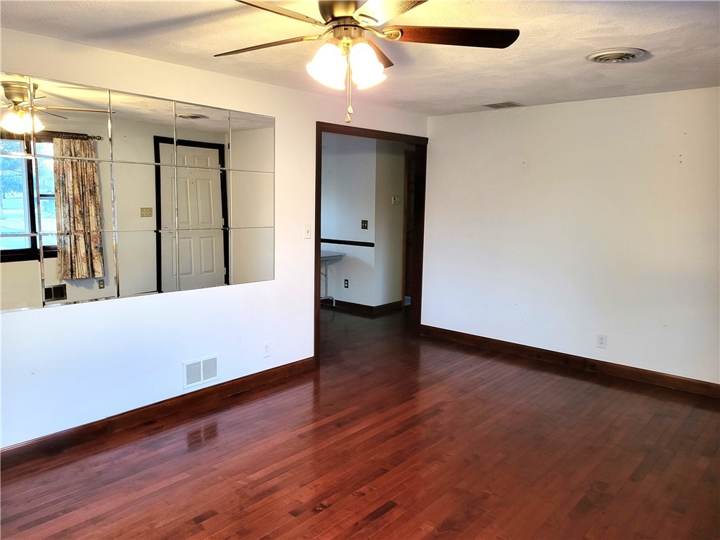 160 Amherst Road Warwick, RI 02889 - Photo 8 of 30 Living room