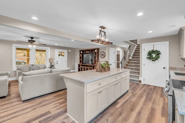 $775,000 | 372 Lee Road, Cottontown, TN 37048