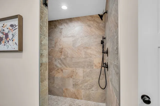 $775,000 | 372 Lee Road, Cottontown, TN 37048