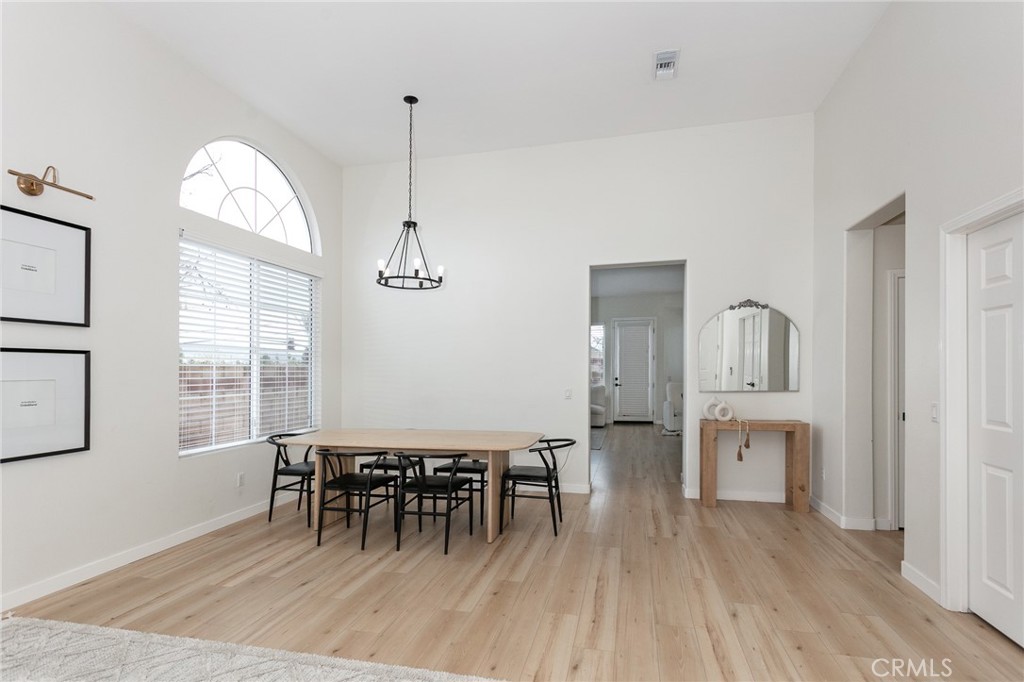 1192 Acapulco Avenue Simi Valley, CA 93065 - Photo 3 of 21