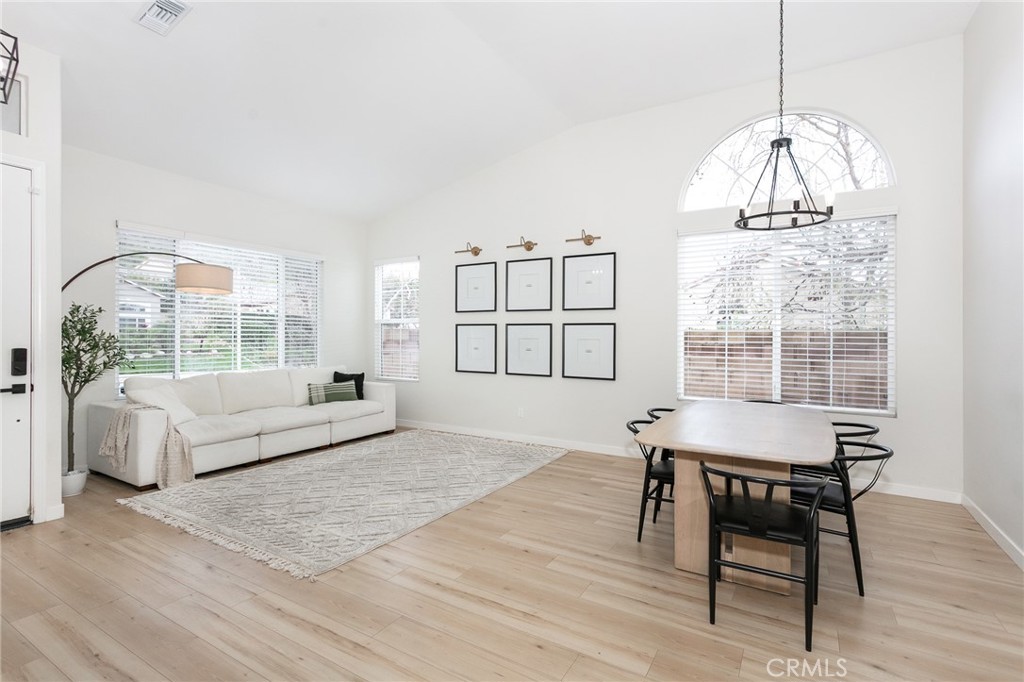 1192 Acapulco Avenue Simi Valley, CA 93065 - Photo 4 of 21