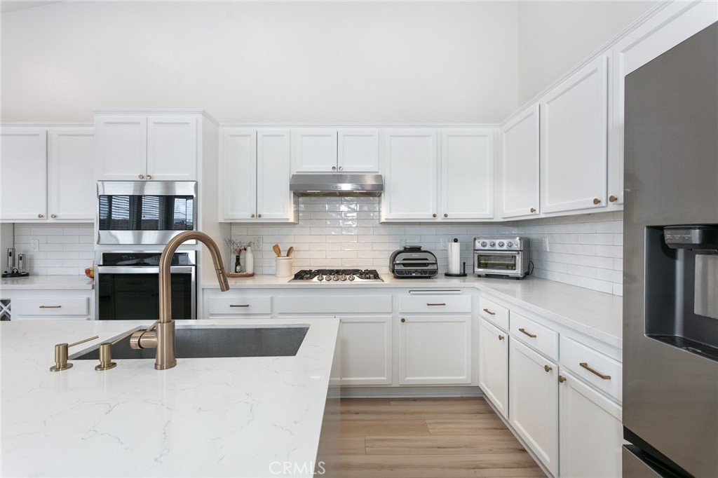 1192 Acapulco Avenue Simi Valley, CA 93065 - Photo 8 of 21