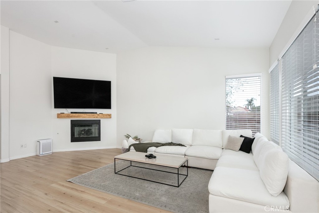 1192 Acapulco Avenue Simi Valley, CA 93065 - Photo 9 of 21