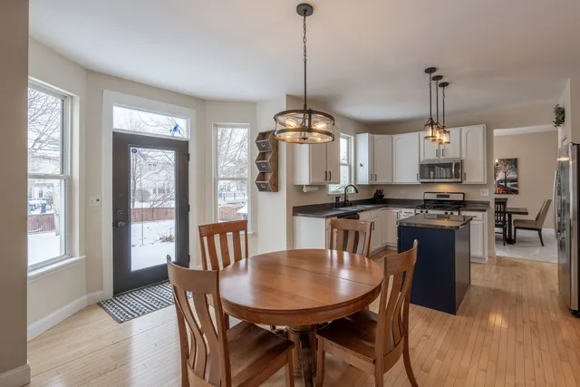 $450,000 | 446 Chesterfield Lane, North Aurora, IL 60542