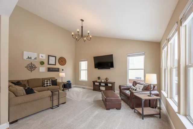 $450,000 | 446 Chesterfield Lane, North Aurora, IL 60542