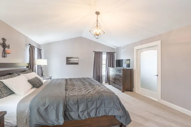 $450,000 | 446 Chesterfield Lane, North Aurora, IL 60542