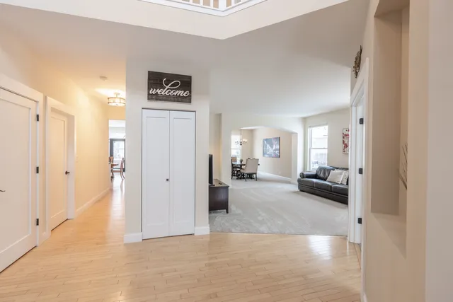 $450,000 | 446 Chesterfield Lane, North Aurora, IL 60542