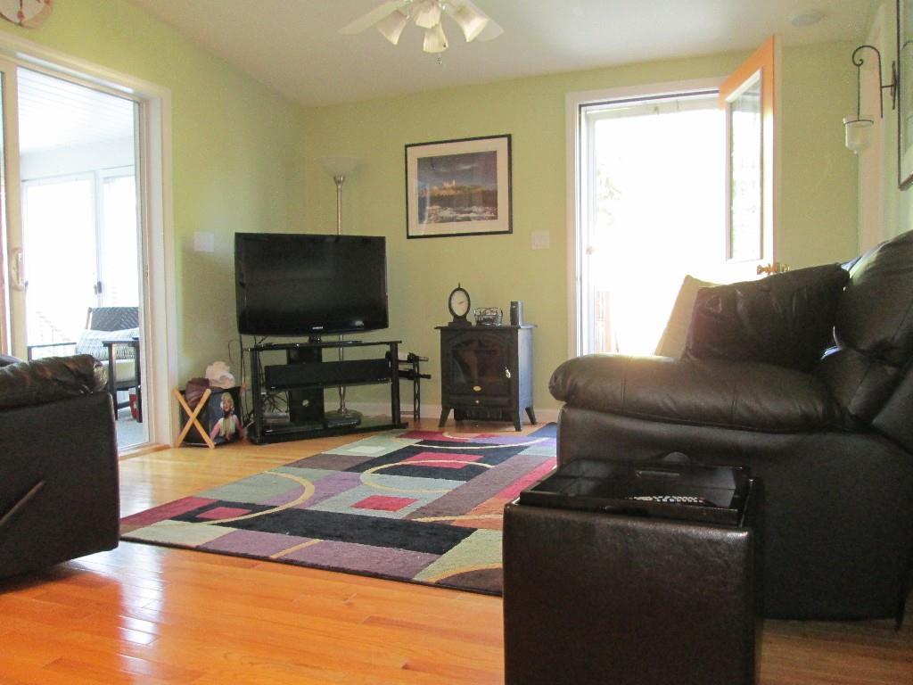 412 Post Road, Unit 188 Wells, ME 04090 - Photo 11 of 35 Living Area Looking Towards 3-Season...