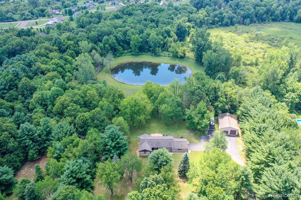 3577 Jewell Road Howell, MI 48843 - Photo 15 of 69