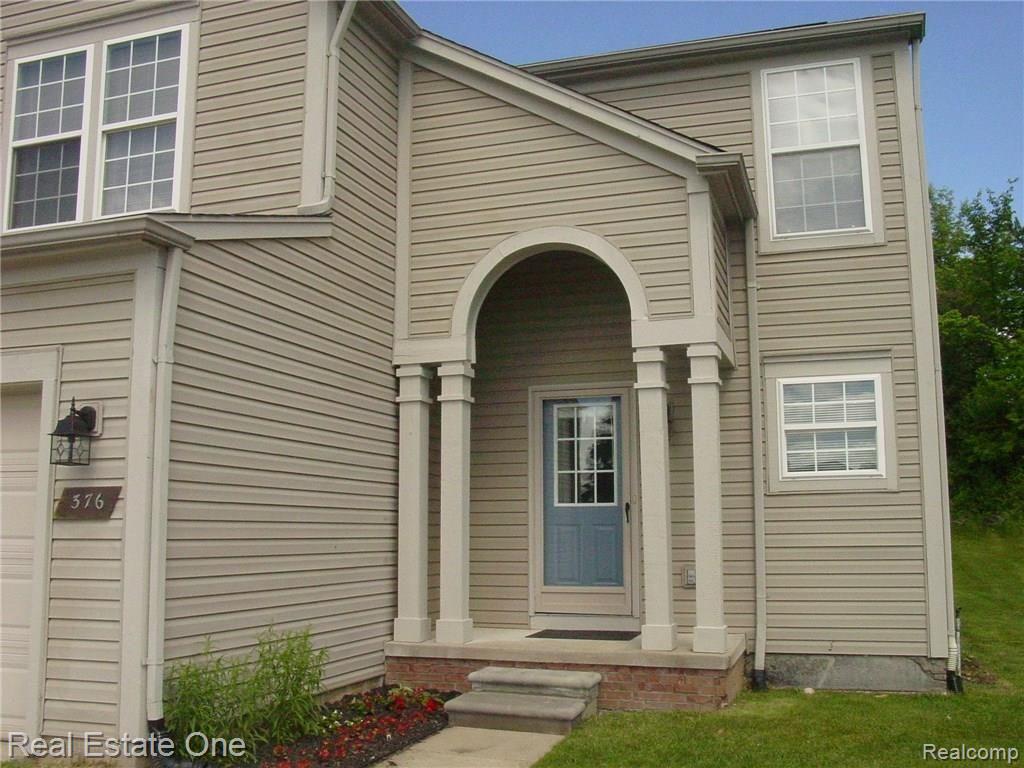 376 Quail Ridge Court Waterford, MI 48327 - Photo 2 of 26 covered porch