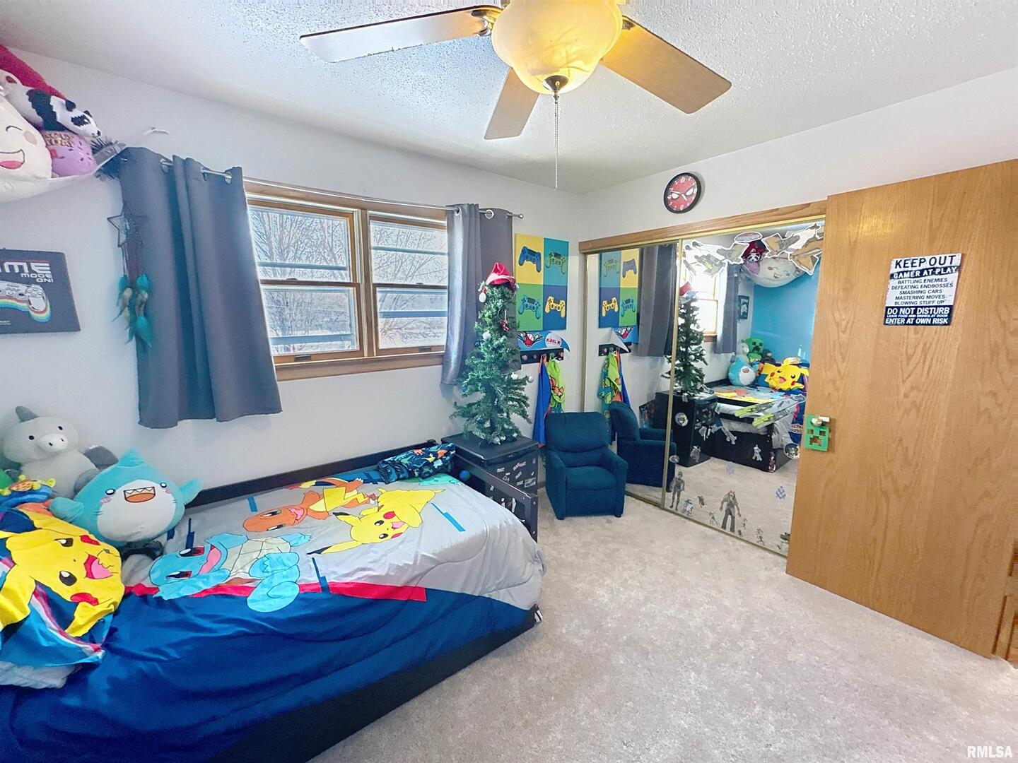 8119 10th Street West Rock Island, IL 61201 - Photo 10 of 25 a bed room with a bed