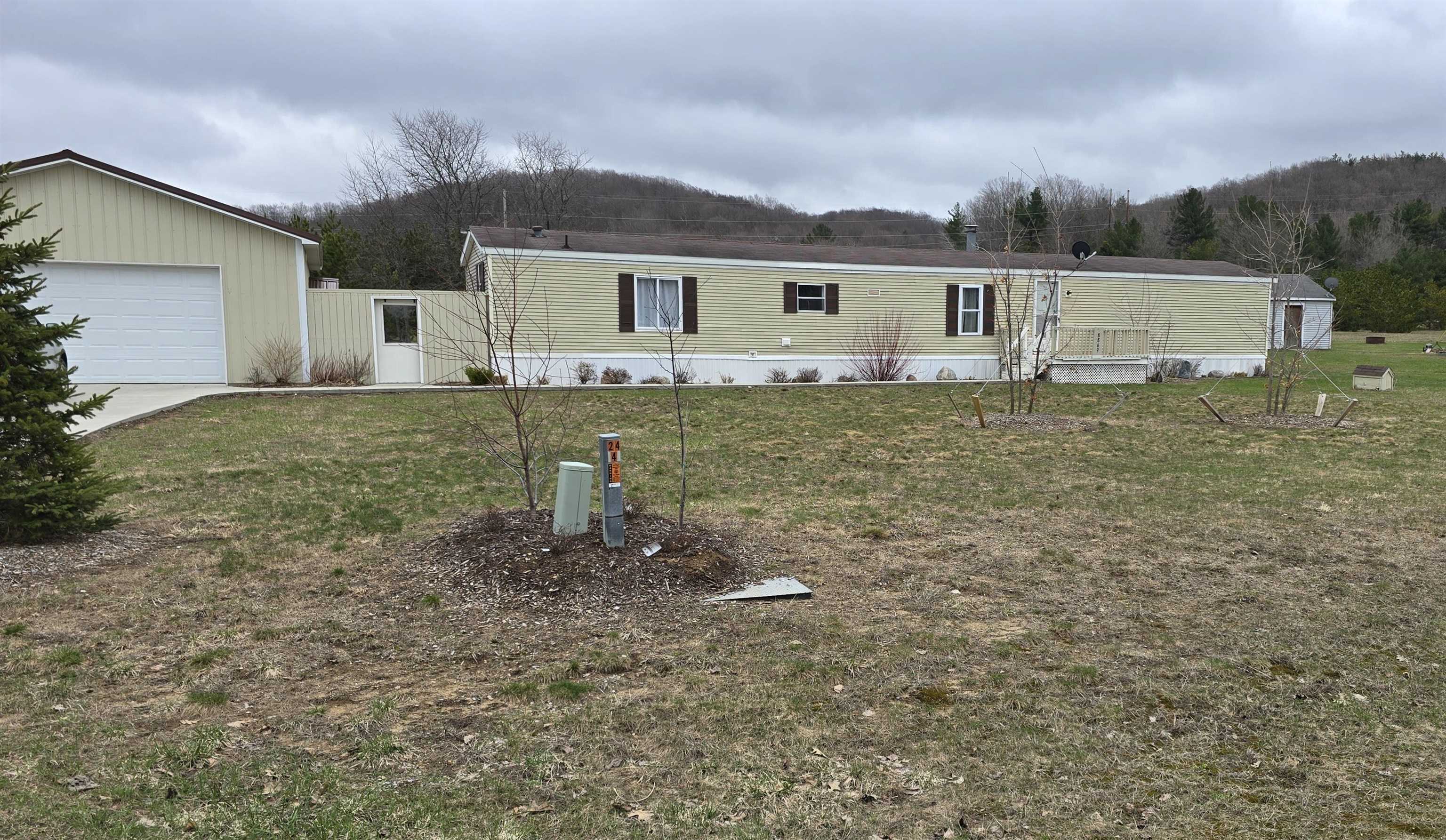8869 Townview Road Mancelona, MI 49659 - Photo 27 of 31 1932714-fdc15889-e43c-426e-8f98-3d582a7d86a1.JPG