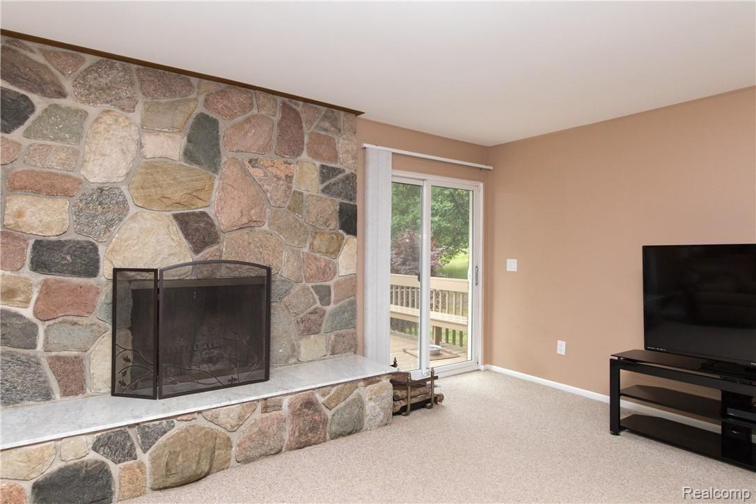 6805 Oakhill Road Clarkston, MI 48348 - Photo 14 of 75 FamilyRoom2.jpg