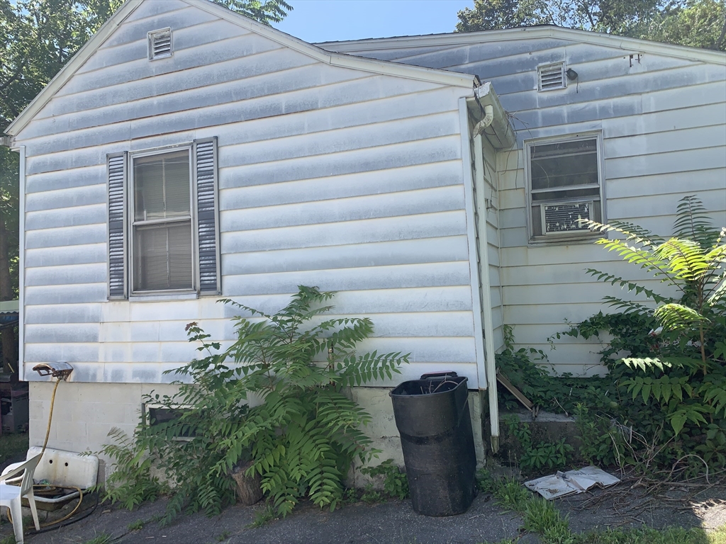 25 Johnson Street Worcester, MA 01604 - Photo 2 of 8 a front view of a house with a garden