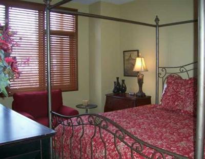 15 Highlands Lane, Unit R107 Beaver Creek, CO 81620 - Photo 3 of 8 a bedroom with a bed and a dresser in it