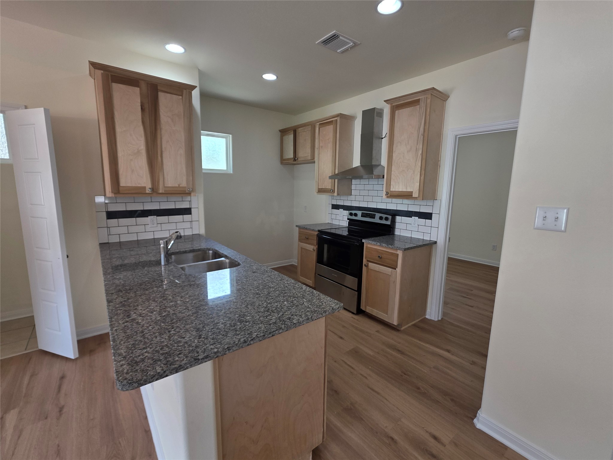 100 East 7th Street Cameron, TX 76520 - Photo 2 of 16