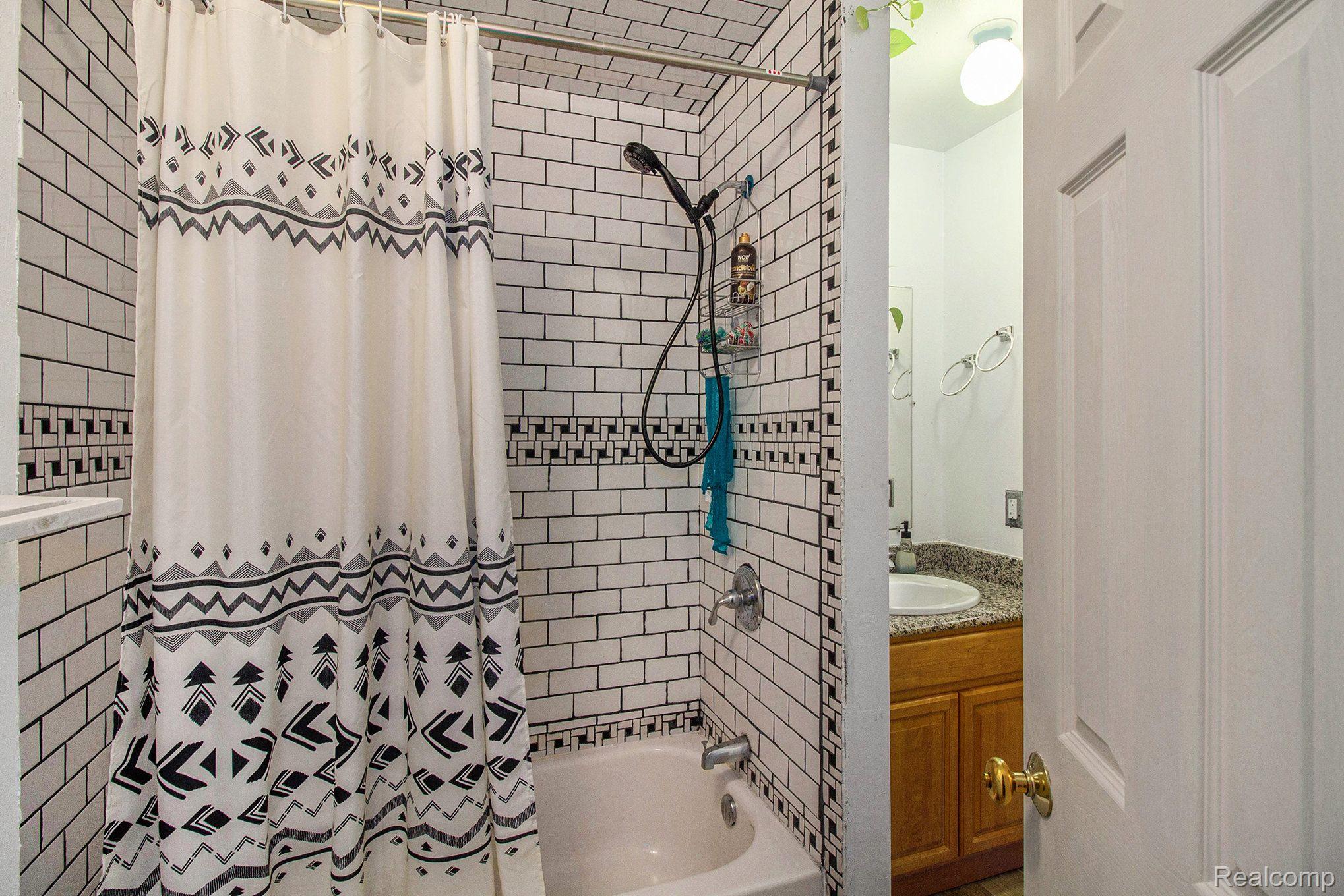 6700 Crofoot Road Howell, MI 48843 - Photo 15 of 41 Gallery Image 15