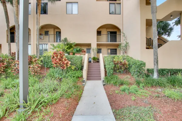 $3,000 | 755 Dotterel Road, Delray Beach, FL 33444