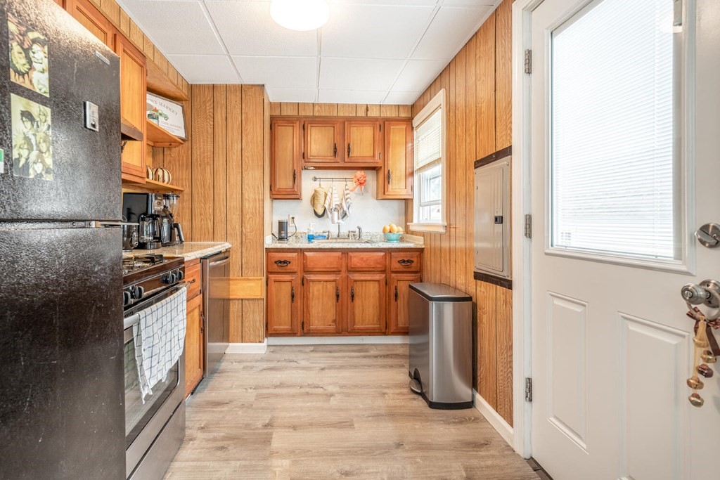 255 North Shore Road Revere, MA 02151 - Photo 9 of 33 Gallery Image 9