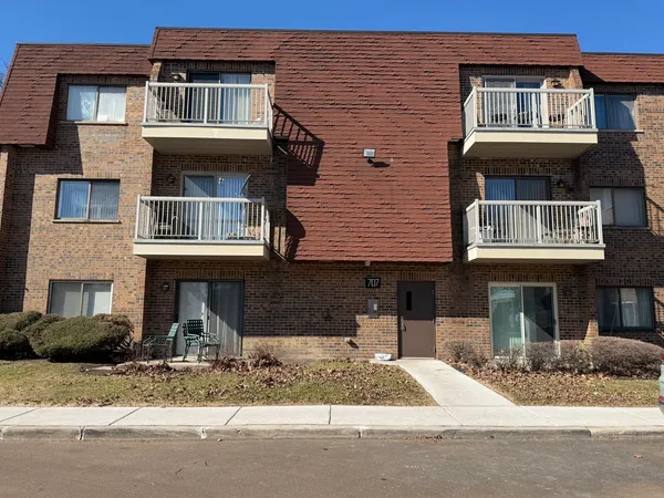 $167,900 | 703 West Central Road, Unit 1C8, Mount Prospect, IL 60056