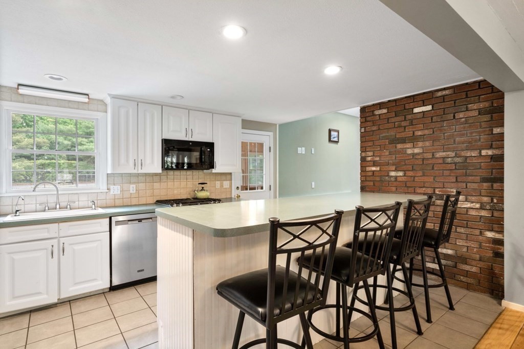 91 Tilden Road Marshfield, MA 02050 - Photo 3 of 19 Gallery Image 3