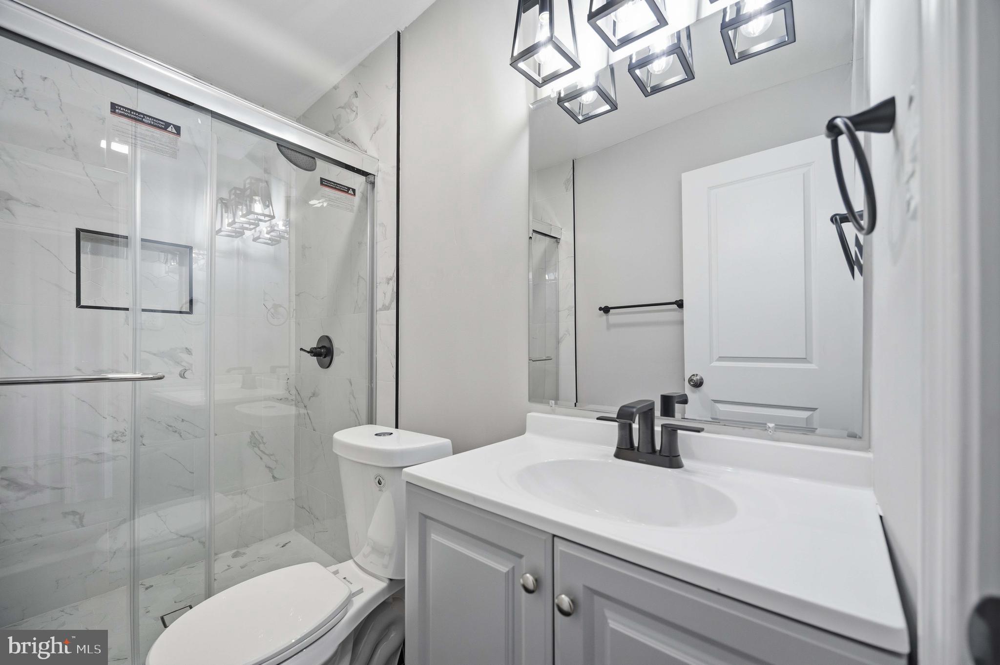 2139 South 15th Street Philadelphia, PA 19145 - Photo 30 of 33 3rd floor Full Bath