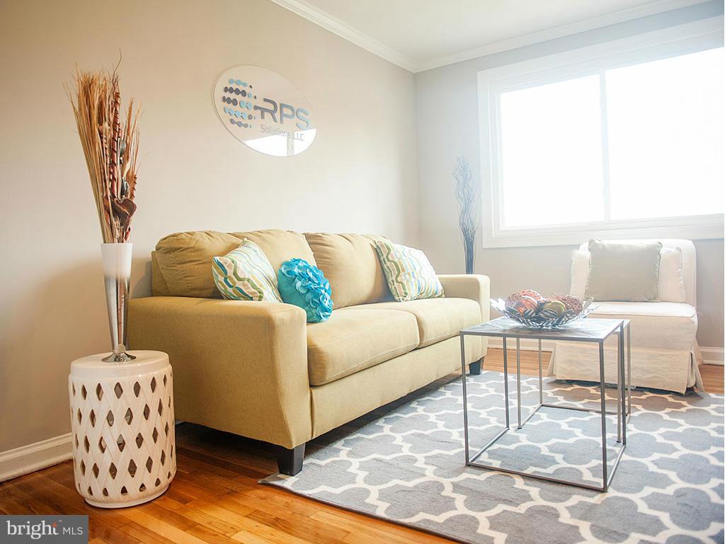 5404 Whitlock Road Baltimore, MD 21229 - Photo 2 of 26 Living Room
