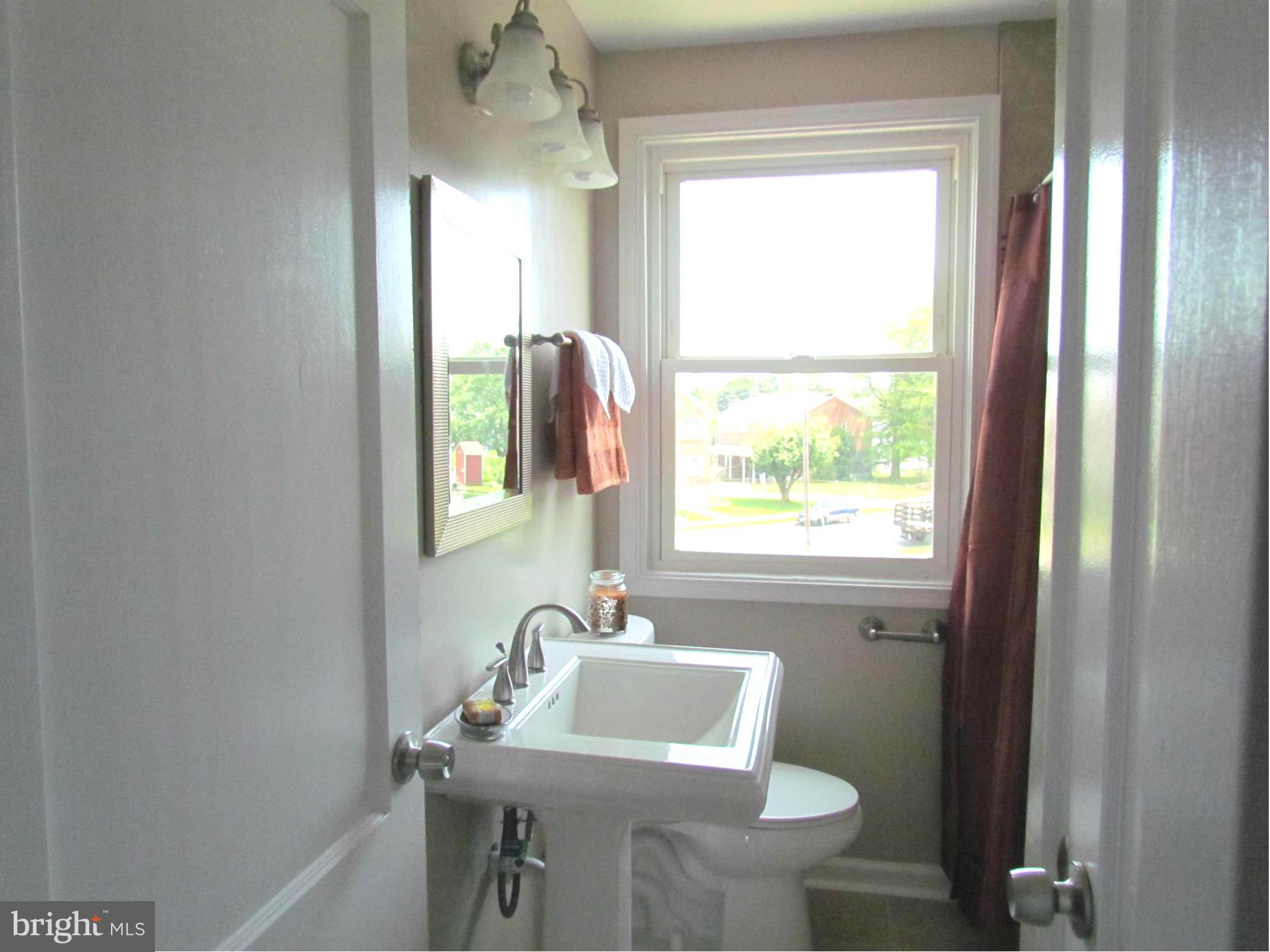 5404 Whitlock Road Baltimore, MD 21229 - Photo 16 of 26 Bath