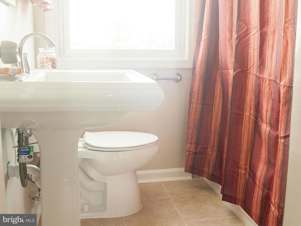5404 Whitlock Road Baltimore, MD 21229 - Photo 17 of 26 Bath
