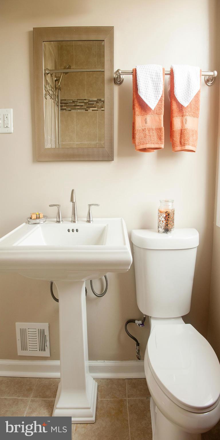 5404 Whitlock Road Baltimore, MD 21229 - Photo 18 of 26 Bath