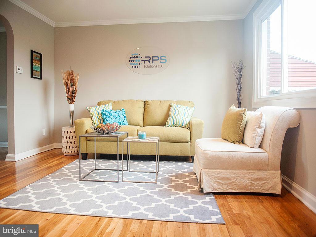 5404 Whitlock Road Baltimore, MD 21229 - Photo 3 of 26 Beautiful Wood Floors