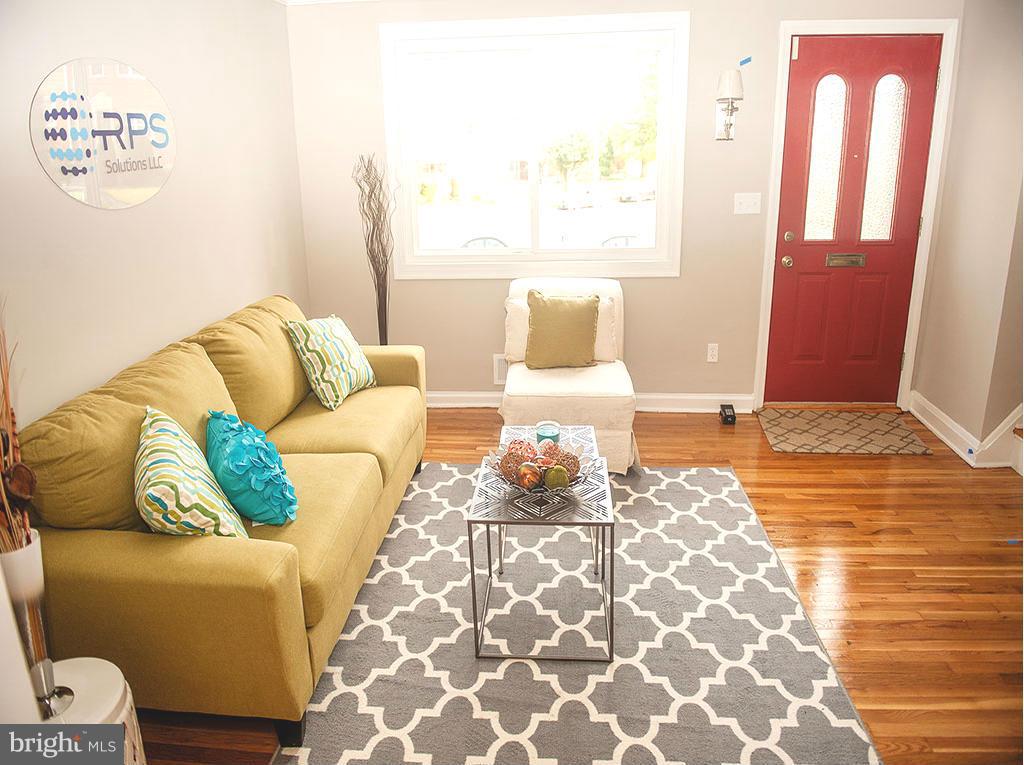 5404 Whitlock Road Baltimore, MD 21229 - Photo 4 of 26 Abundance of Natural Light