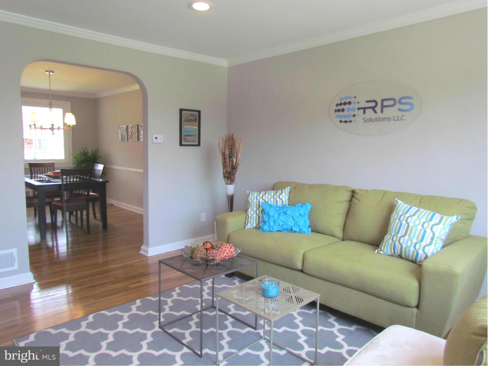 5404 Whitlock Road Baltimore, MD 21229 - Photo 5 of 26 Living Room