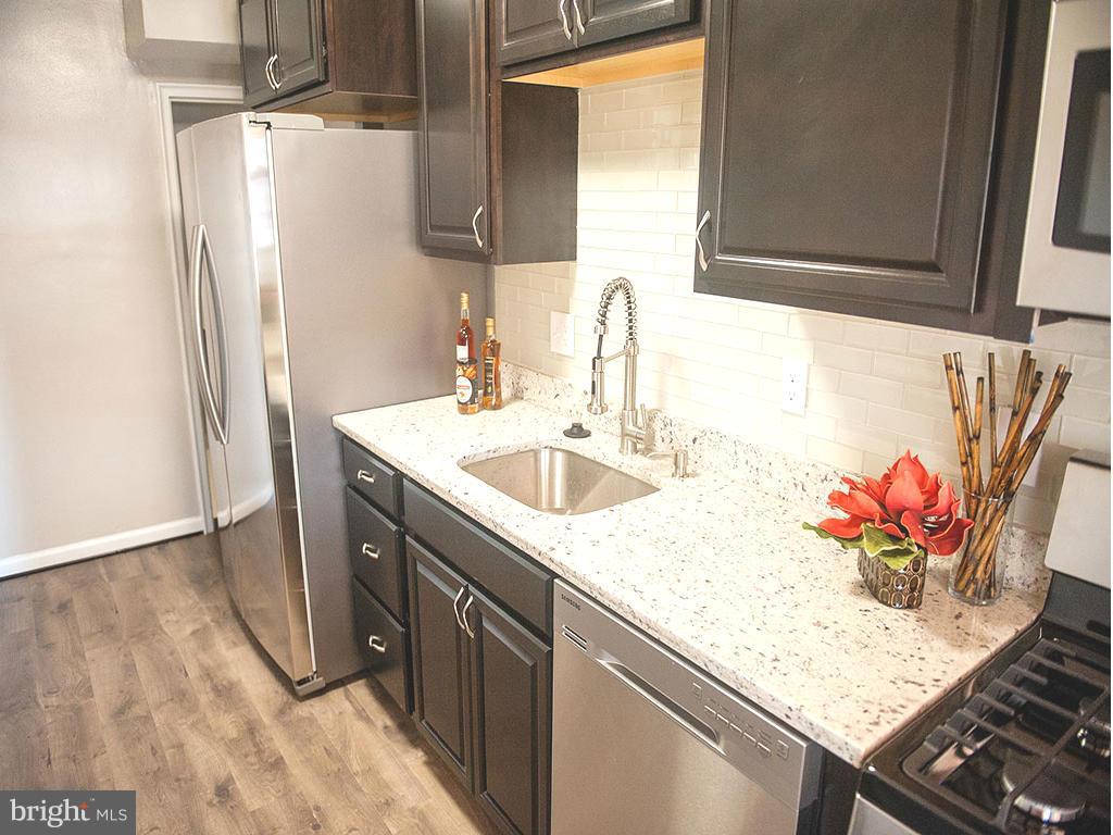 5404 Whitlock Road Baltimore, MD 21229 - Photo 7 of 26 New Stainless Appliances & Upgraded Faucet