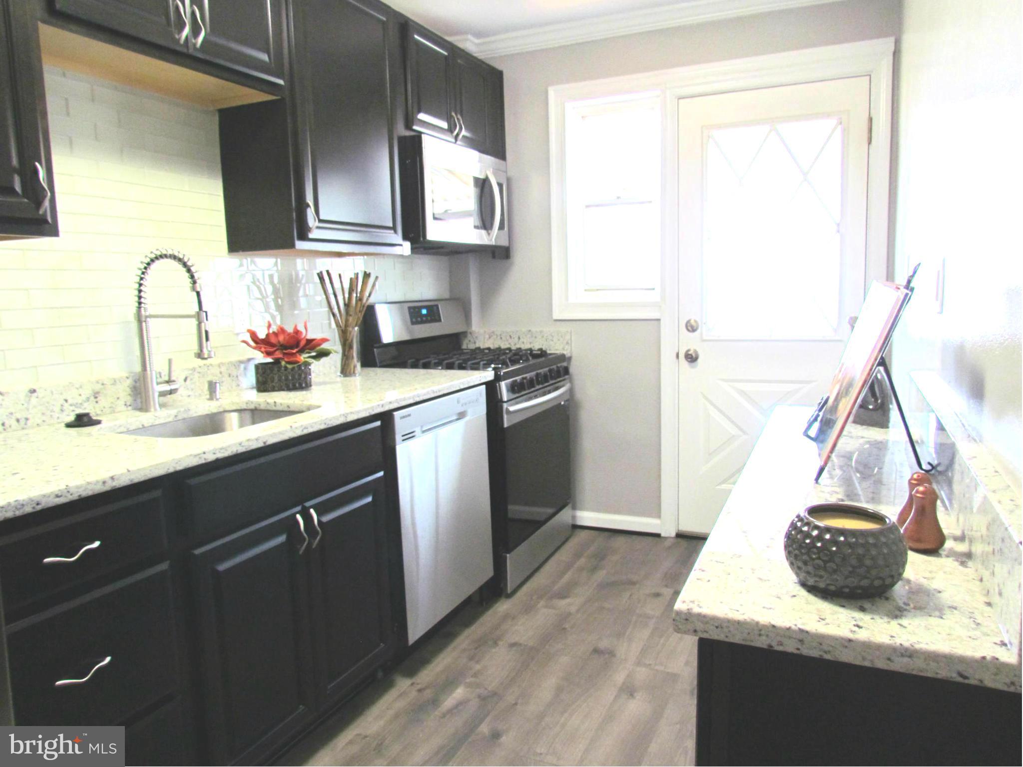 5404 Whitlock Road Baltimore, MD 21229 - Photo 8 of 26 Plenty of Counter Space
