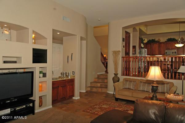 5218 East Hashknife Road Phoenix, AZ 85054 - Photo 11 of 25 Family Room