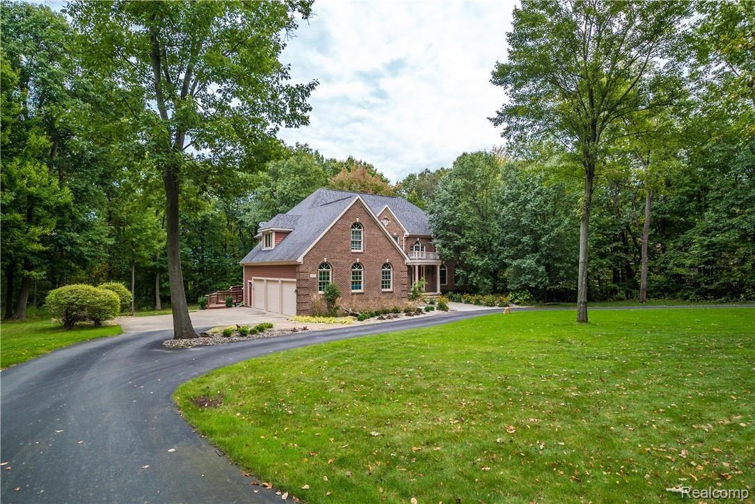 260 Hawk Ridge Drive Clarkston, MI 48348 - Photo 2 of 91 Exteriors (5 of 19).jpg