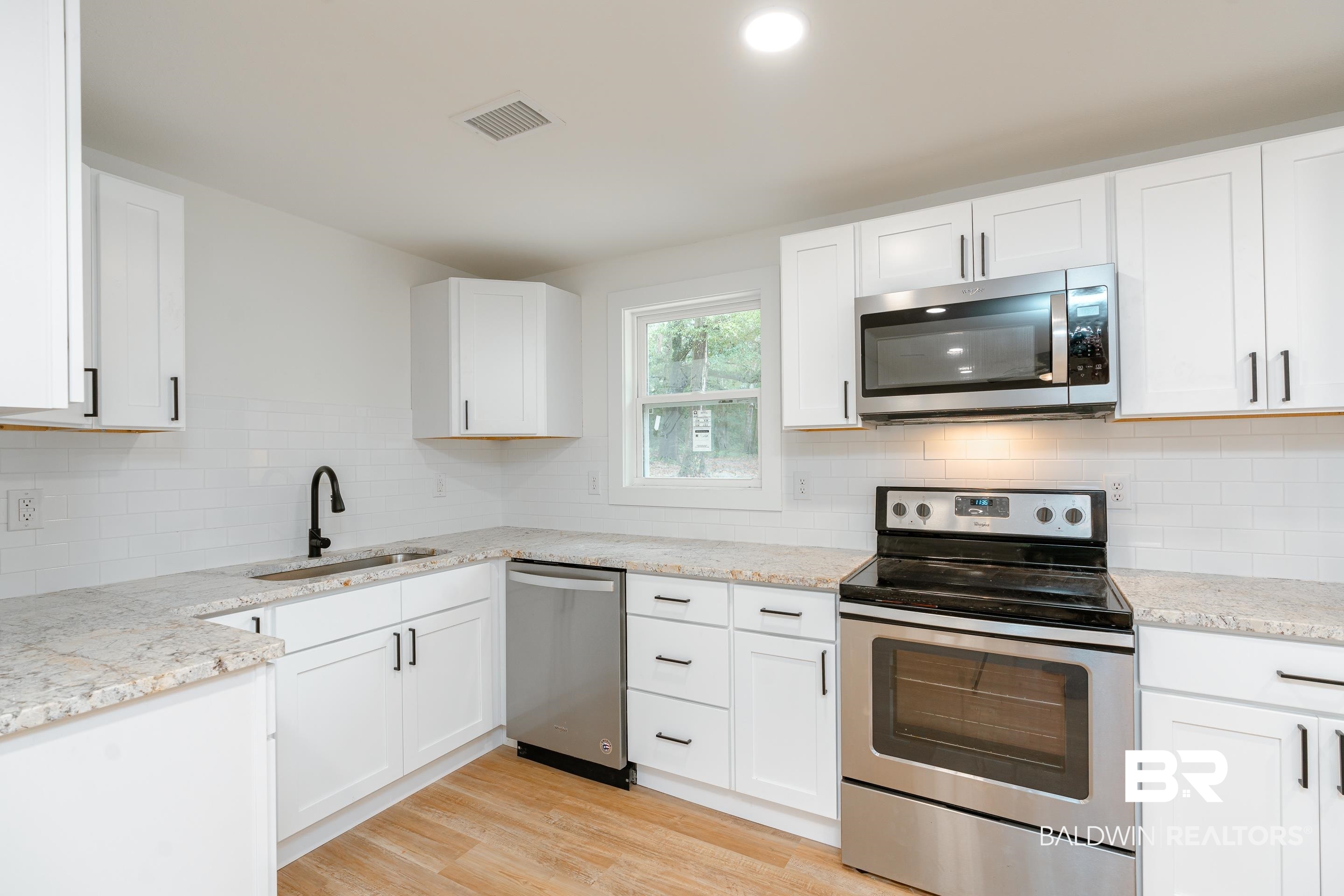 5201 Almeda Court Mobile, AL 36693 - Photo 8 of 25
