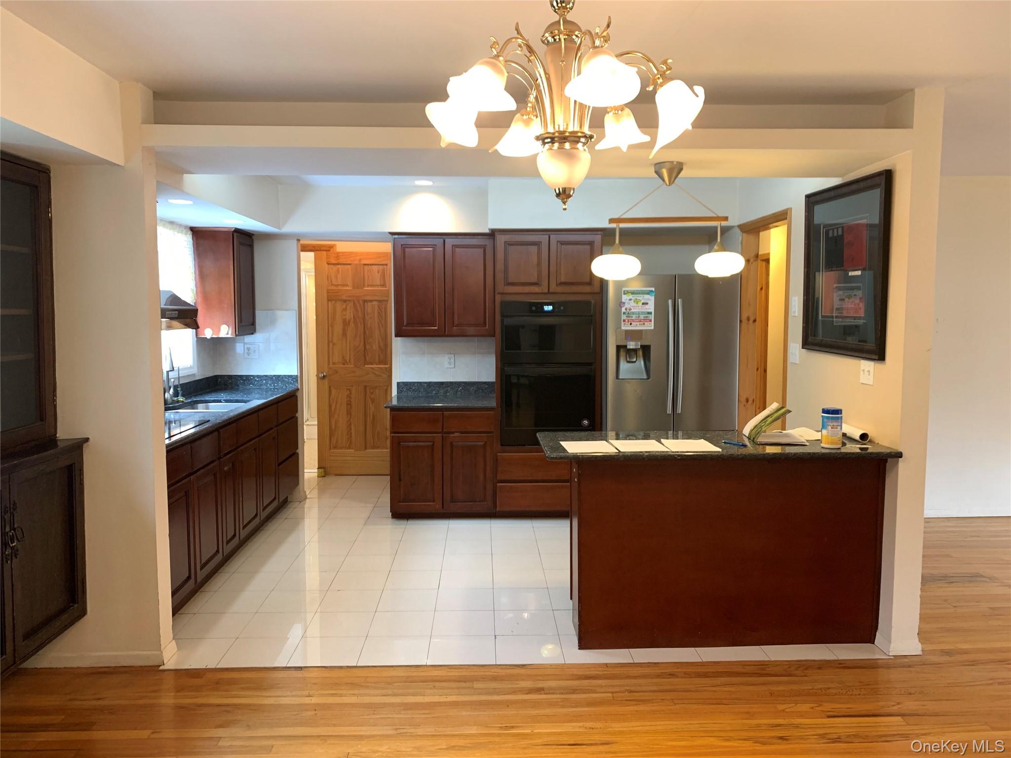 29 Martin Place Syosset, NY 11791 - Photo 12 of 30