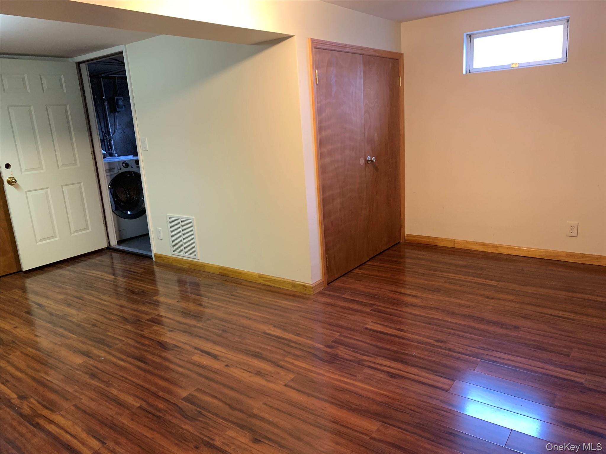 29 Martin Place Syosset, NY 11791 - Photo 20 of 30