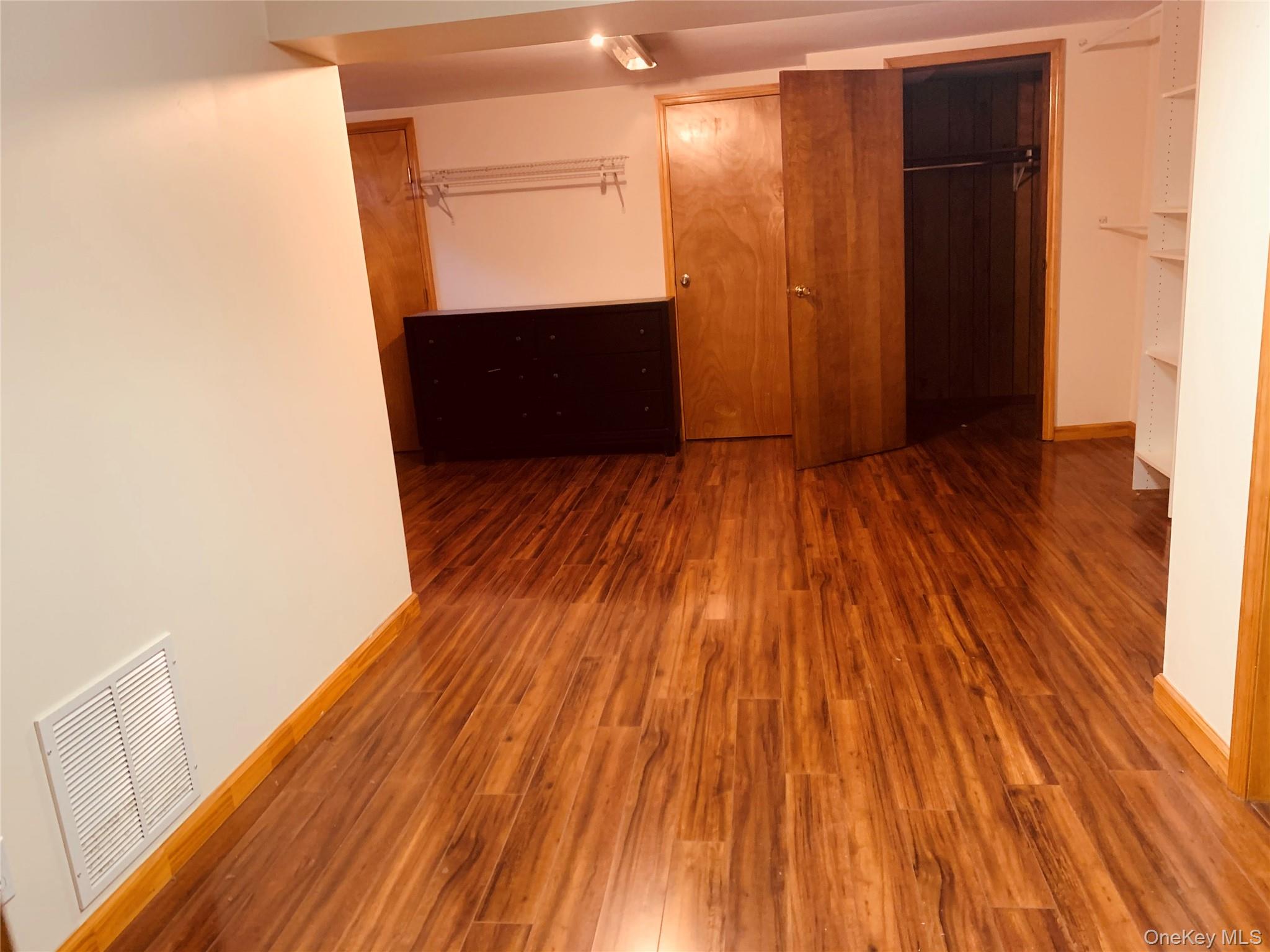 29 Martin Place Syosset, NY 11791 - Photo 24 of 30