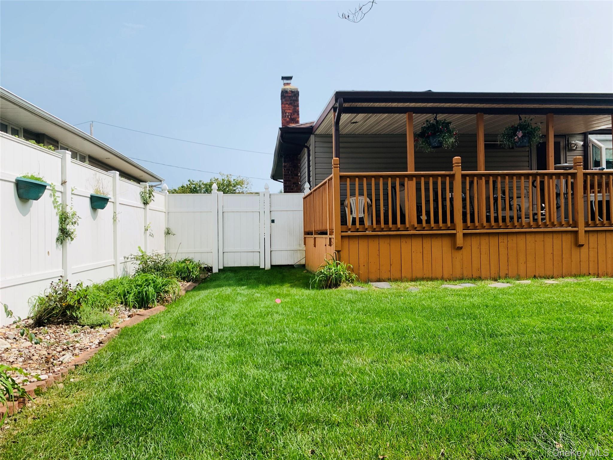 29 Martin Place Syosset, NY 11791 - Photo 26 of 30