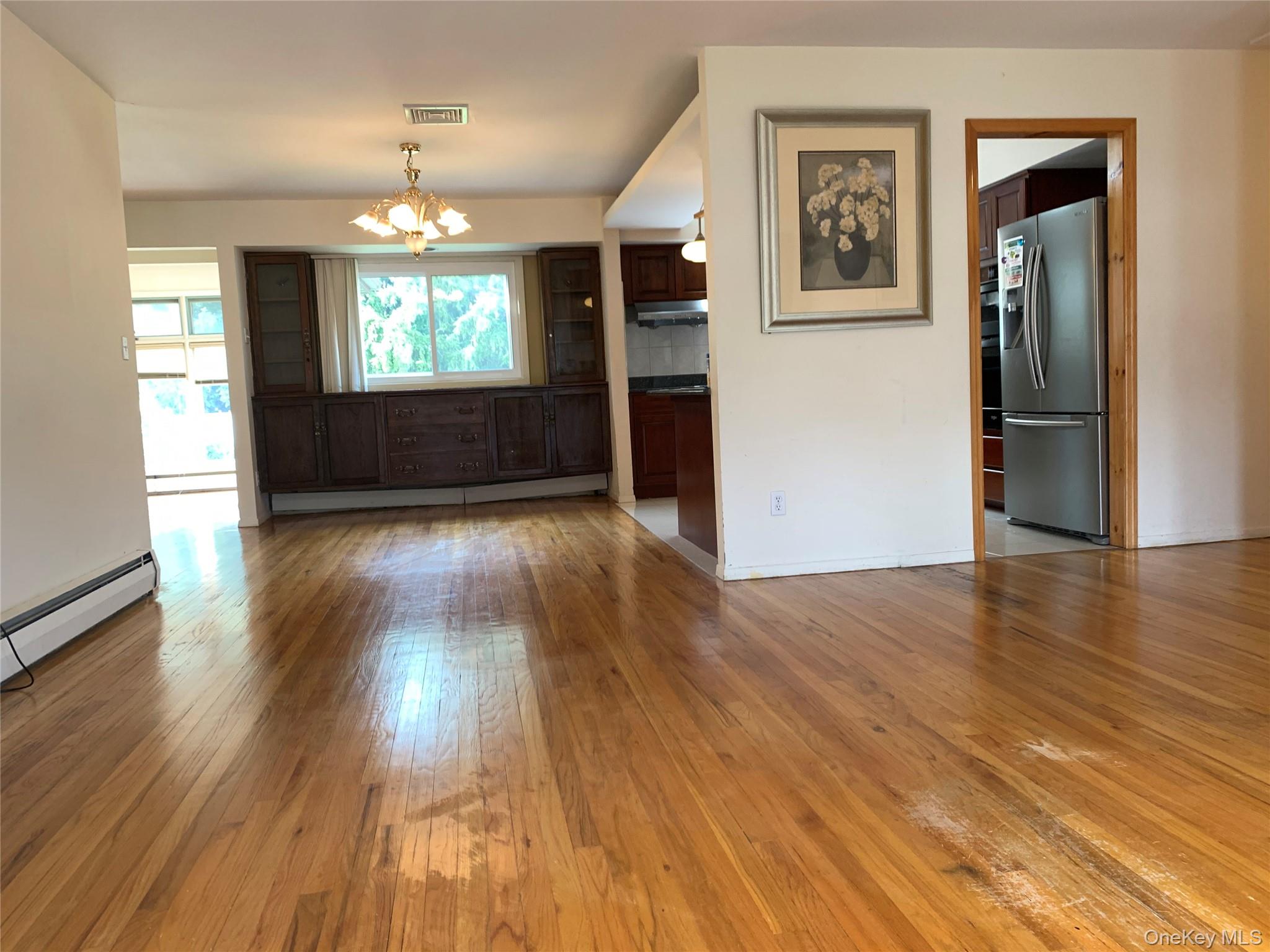29 Martin Place Syosset, NY 11791 - Photo 3 of 30