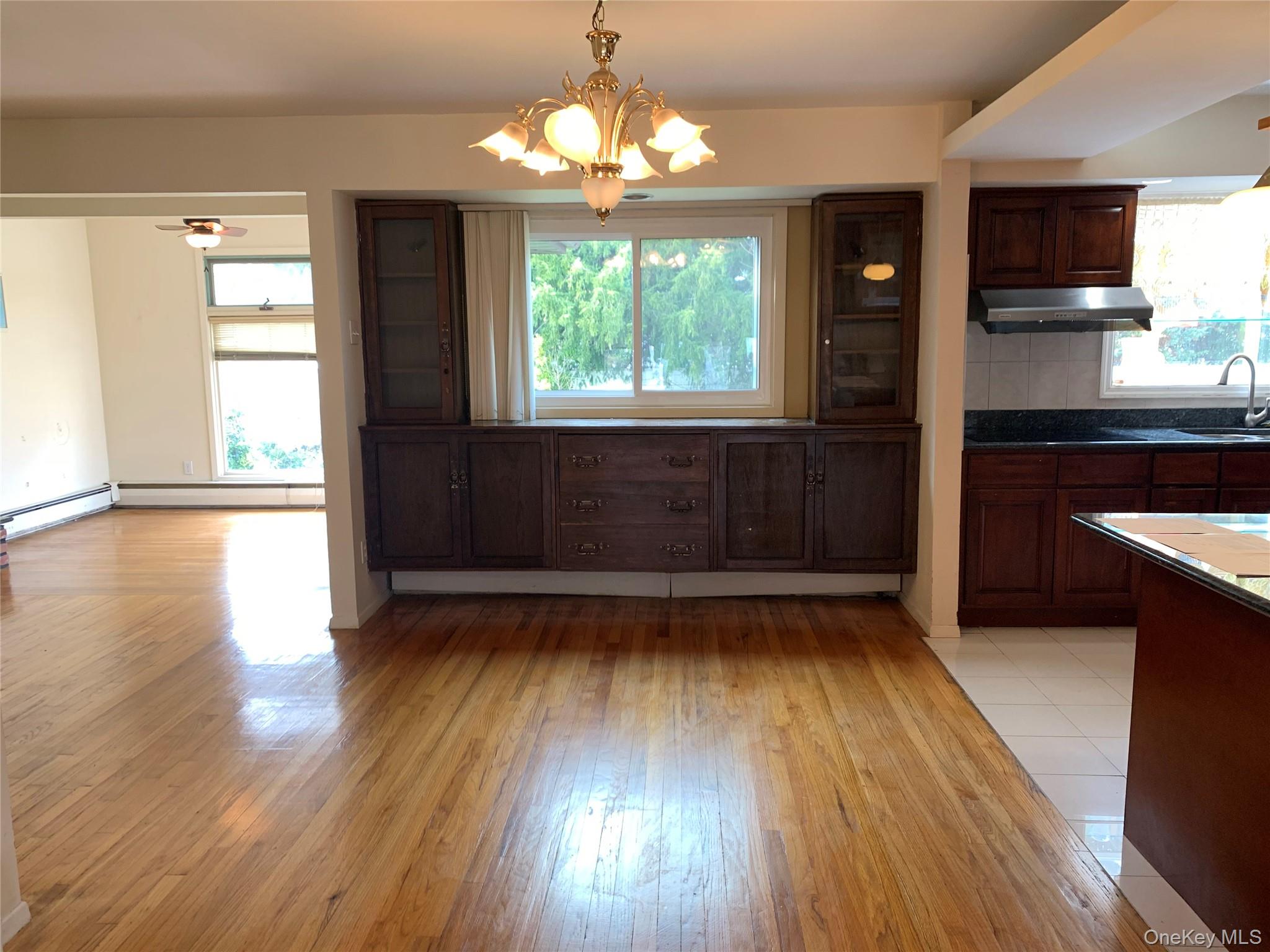 29 Martin Place Syosset, NY 11791 - Photo 5 of 30