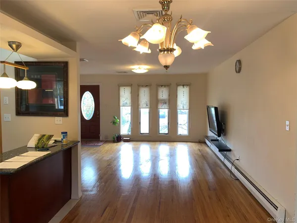 $5,000 | 29 Martin Place, Syosset, NY 11791
